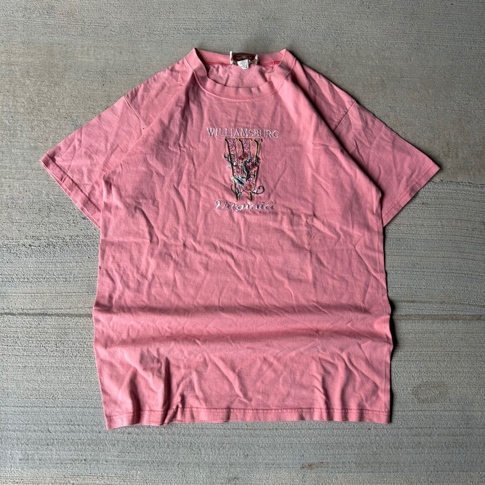 Vintage 2000s Williamsburg VA Embroidered T-Shirt